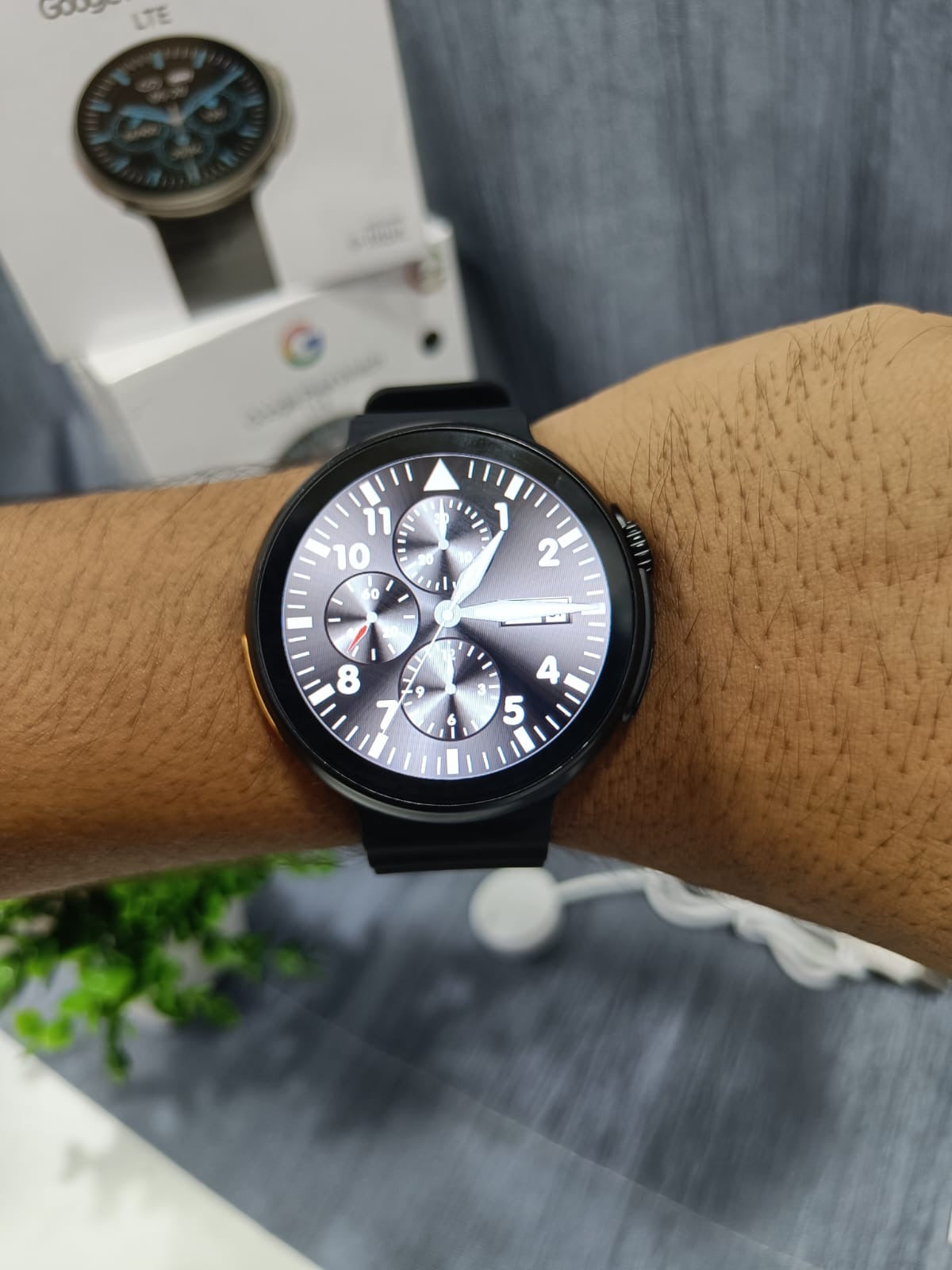 Super Amoled Display Smartwatch