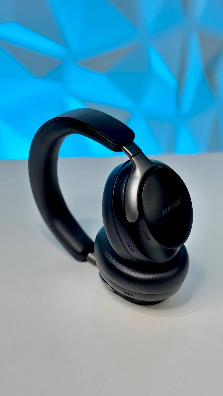 Bⓞse Qc Ultra ANC Headphone with Case